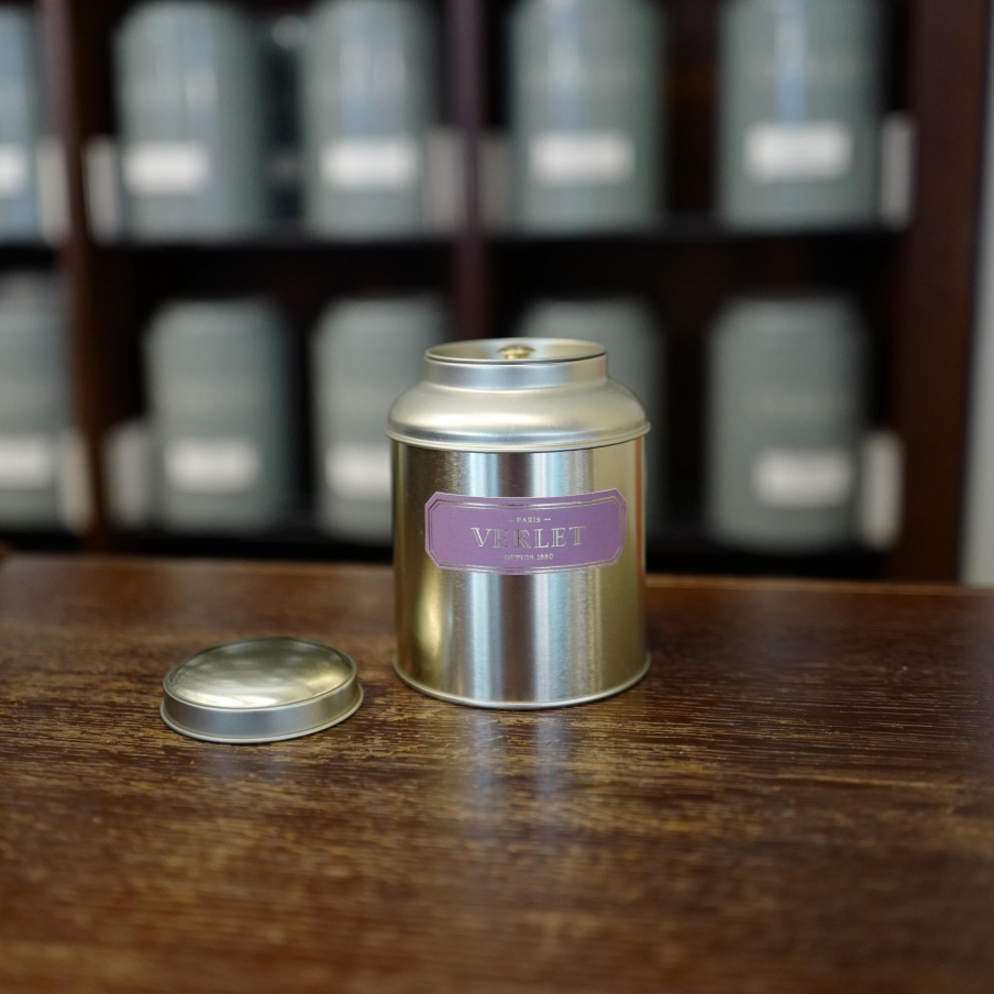 Boîte à thé dorée